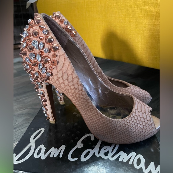 Sam Edelman Shoes - Sam Edelman Spanish Rose Spiked Pumps 7.5 Pre-owned . See description .
